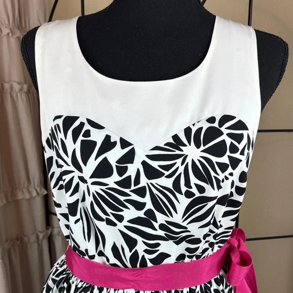 Elle White & Black Floral A Line Polyester Print Dress Pink Belt Size 6 NWT - Picture 3 of 10